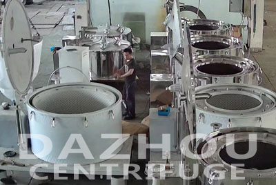 如何安全操作平板吊袋離心機，避免意外發生？